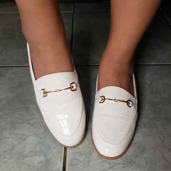 mata Shoes - New Mata Girl White Boss Flats - Size 8